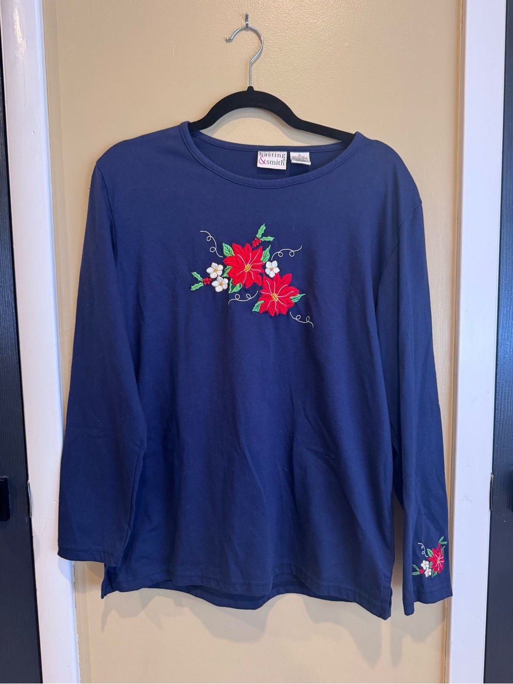 Hasting & Smith Navy Poinsettia Embroidered Beaded Christmas Holiday Top Size M